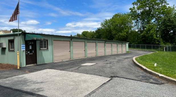 Drive up access at Storage First Woodlyn