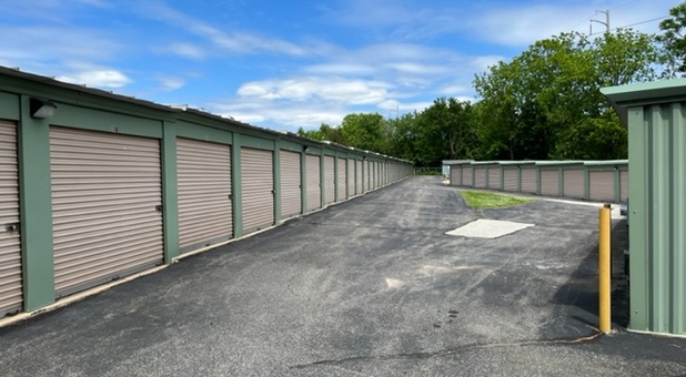 Storage First Woodlyn Drive up access