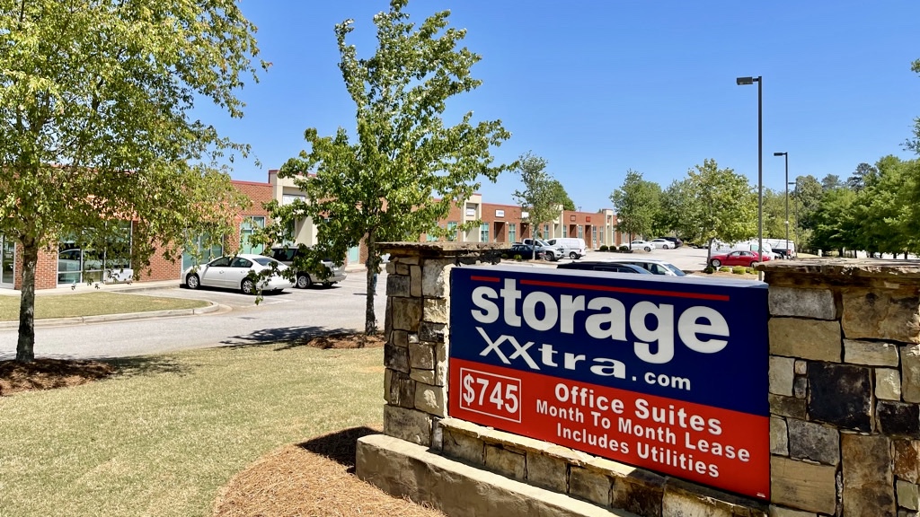Self storage and office suites in McDonough, GA