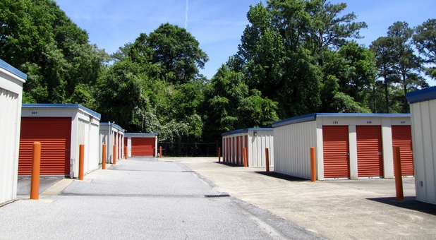 Wide drive ways to access your self storage unit