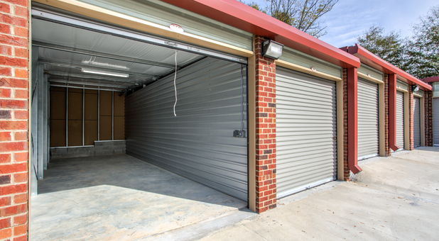 Huge drive up storage units Tyrone, GA