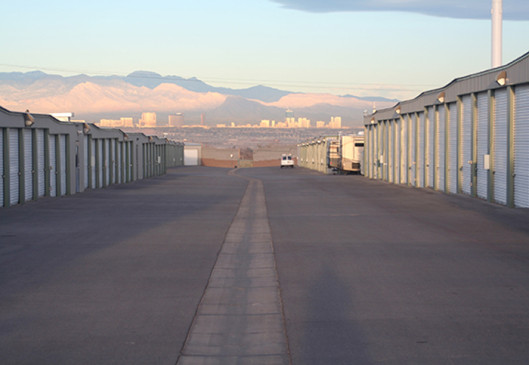 wide drive aisles storage facility henderson nv