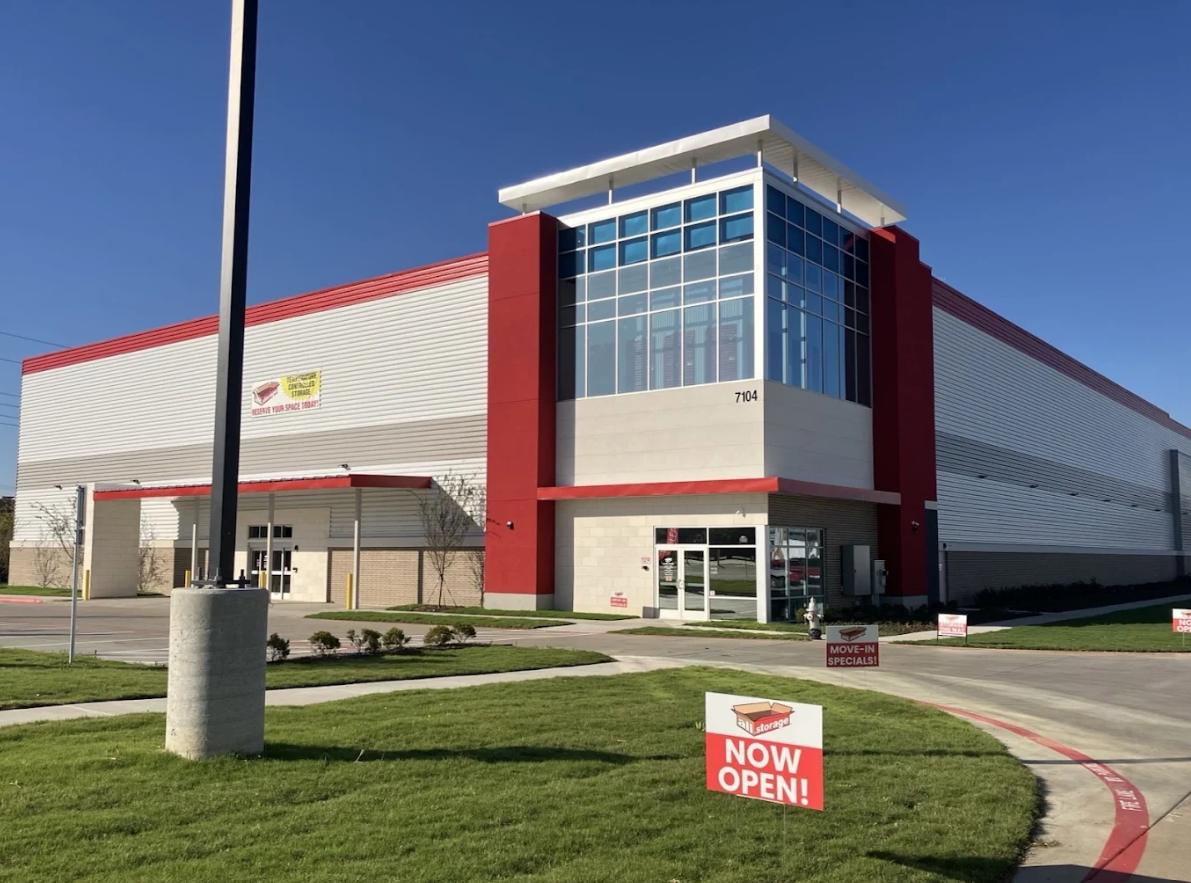 Self Storage Facility in Arlington, TX
