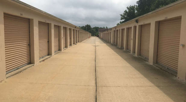 wide driveways for drive-up unit access wide driveways for drive-up unit access