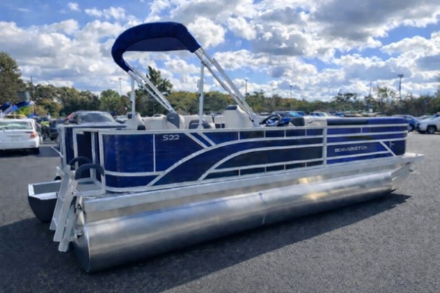 bennington s22 with 115hp engine