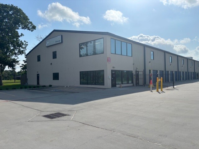 Exterior of Manvel Self Storage