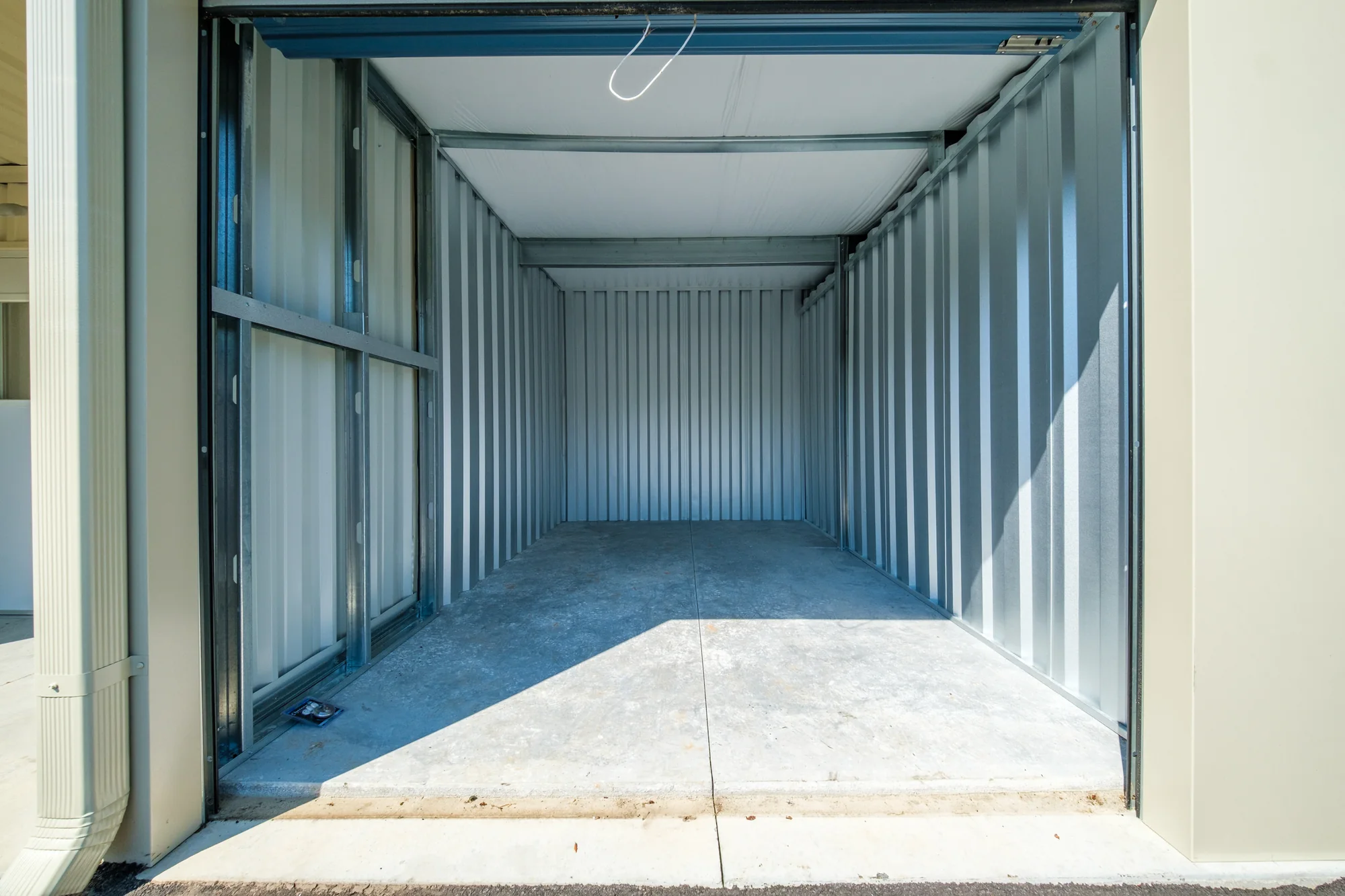 Unit Inside Empty