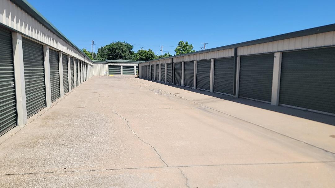 Max Secure Storage- 13th 4929 E 13th N  Wichita KS 67208