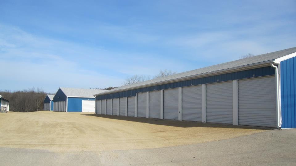 wide drive aisles for easy unloading storage dubuque ia