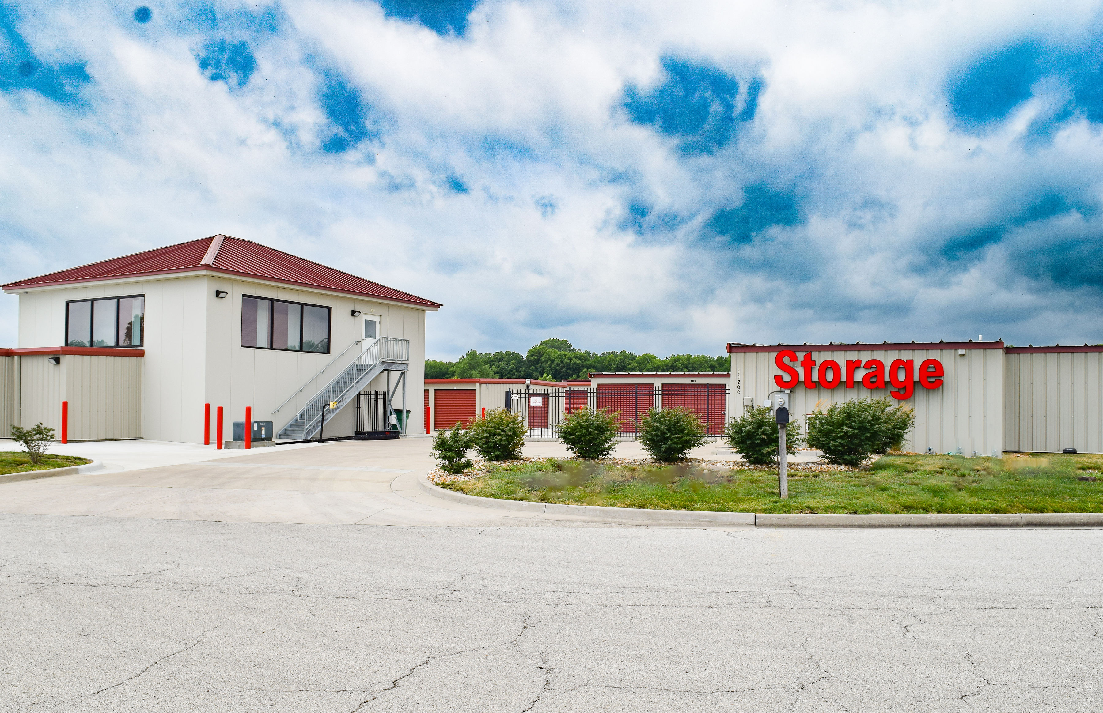 Attic Storage Peculiar Missouri storage facility exterior