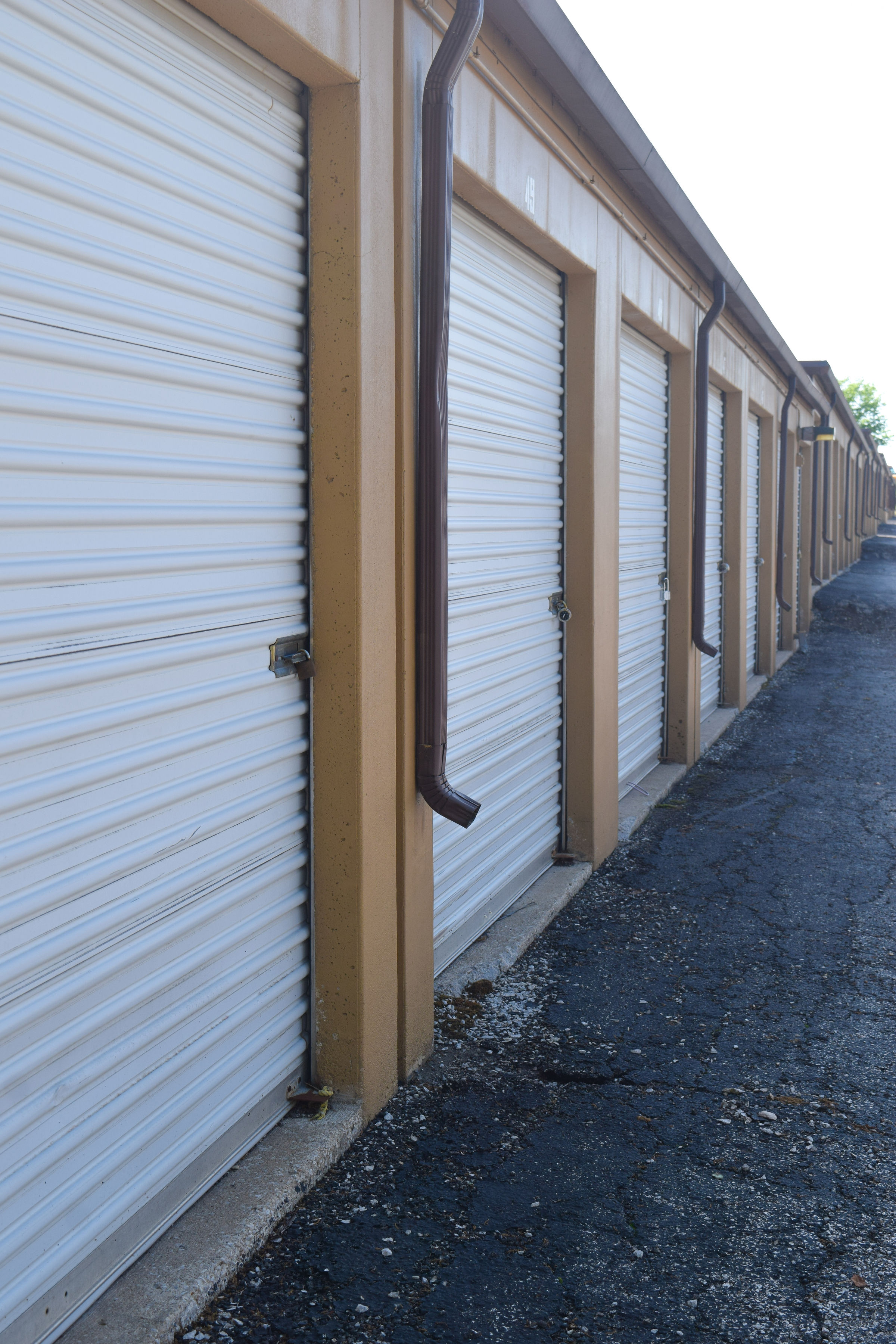 drive up units lenexa