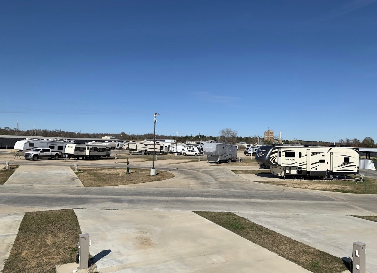 rv uncovered parking lots Beaumont, TX