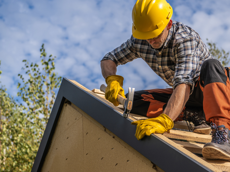 carpenter-working-on-roof