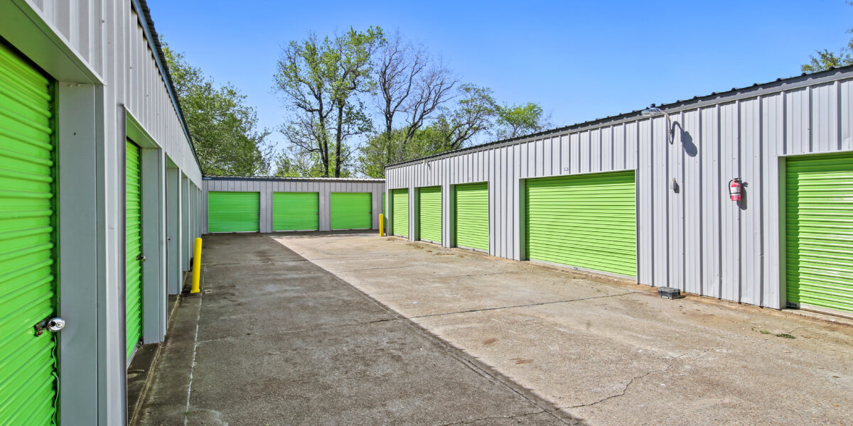 secure oudoor access self storage units houston tx