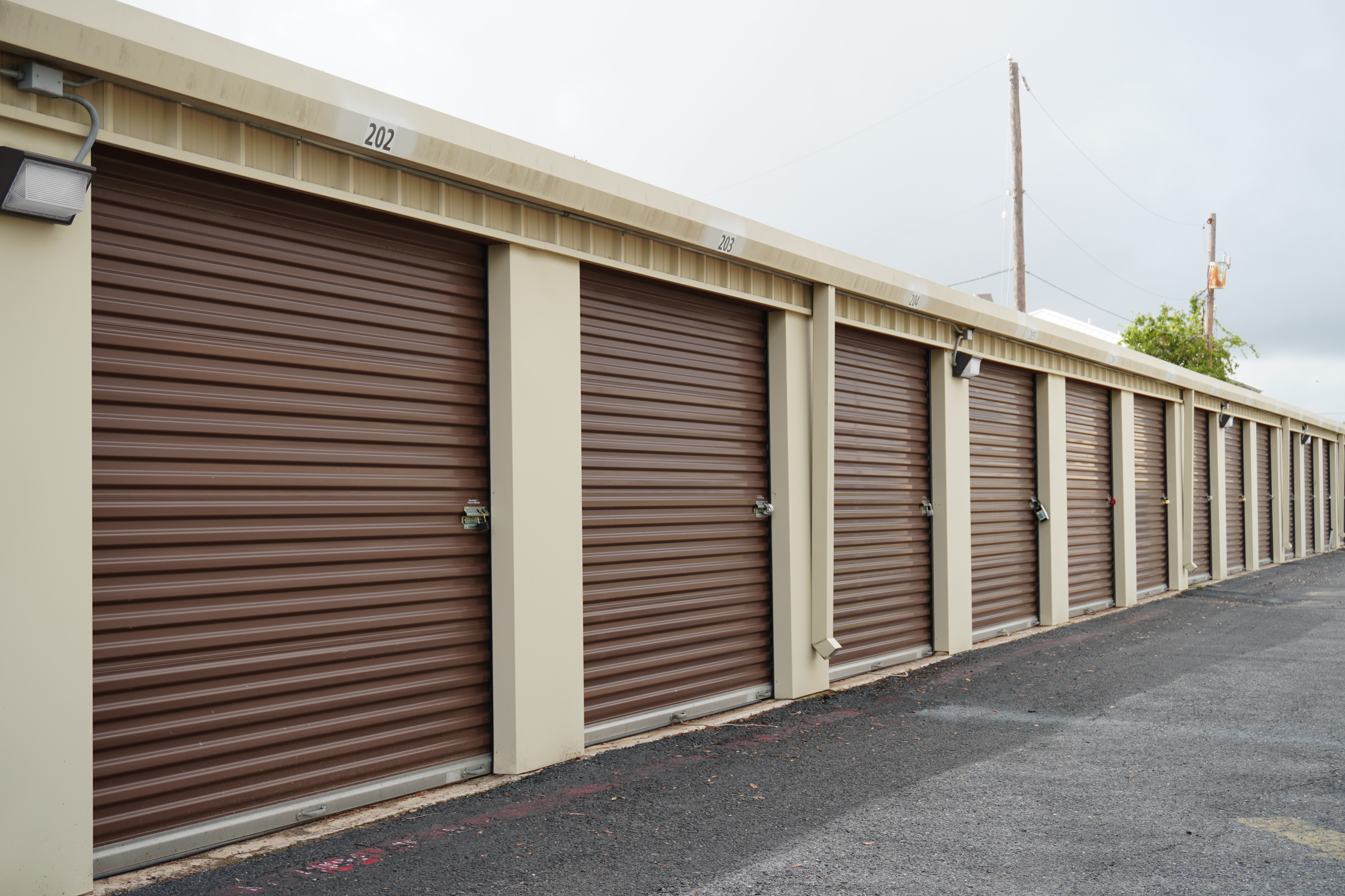 Outdoor clean and safe storages