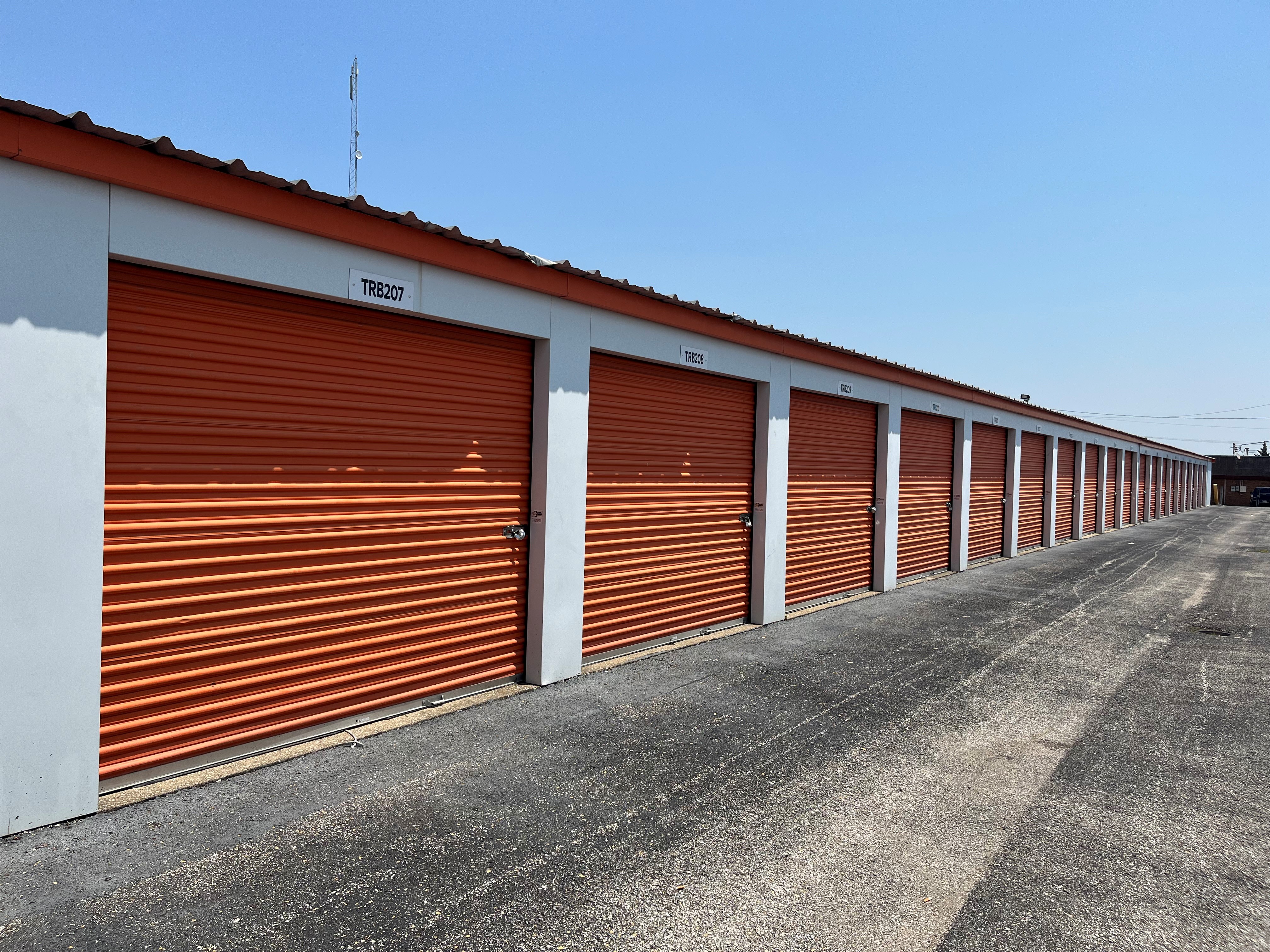 Spacious and paved driveways leading to pristine white-door storage units at Truman Rd, Jasper, ensuring a clean, well-kept facility.