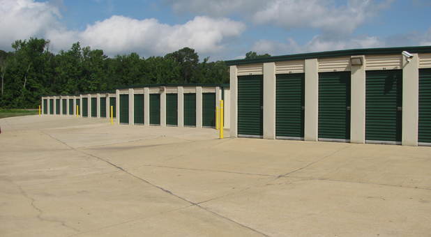 Easy drive-up access at  Stor iT Safe, Jackson MS