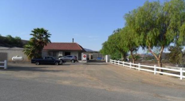 front office and parking lot to all purpose storage in santa clarita, ca