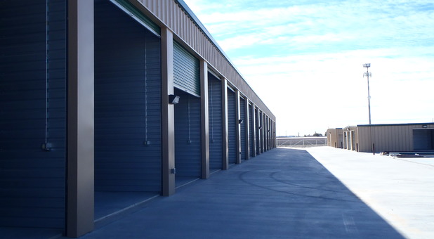 storage units with drive up access and roll up doors