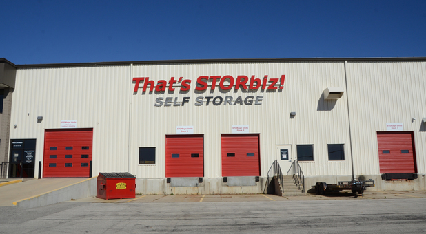 That’s STORbiz! Self Storage 33rd Ave SW Cedar Rapids IA Location