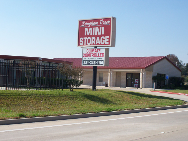 front sign and entrance to houston mini storage - langham creek
